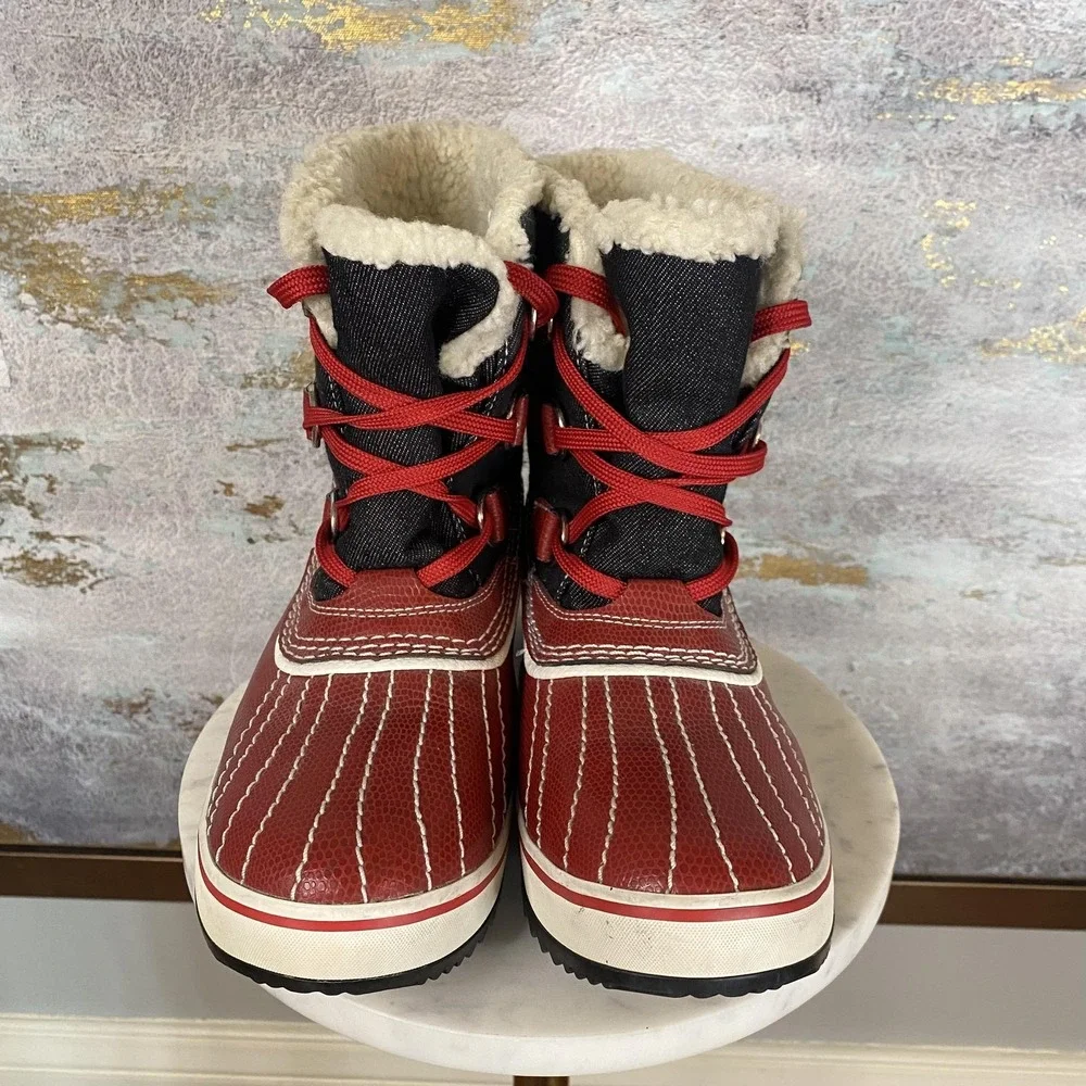 Skechers Snow Boots Womens Size 7.5 Red Waterproof Faux Fur Lace Up Mid Calf